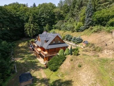 Na predaj 11-izbový rekreačný dom, 414 m², Banská Štiavnica, Belianska