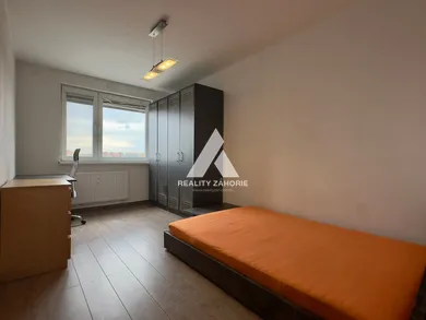 Na predaj 4-izbový byt, 88 m², Bratislava-Petržalka, Röntgenova