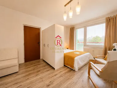 Na predaj 1-izbový byt, 31 m², Banská Bystrica, Školská