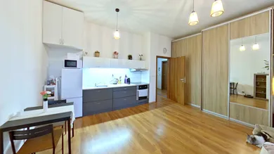 Na prenájom 1-izbový byt, 40 m², Bratislava-Vrakuňa, Poľnohospodárska