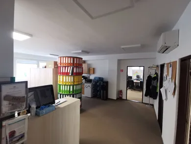 Na prenájom komerčné, 200 m², Bratislava-Nové Mesto