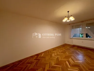 Na prenájom 3-izbový byt, 83 m², Nové Zámky, -