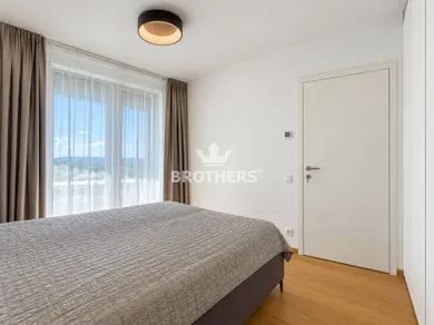 Na predaj 2-izbový byt, 50 m², Bratislava-Staré Mesto, Továrenská