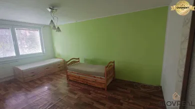 Na predaj 2-izbový byt, 67 m², Levice, Mochovská