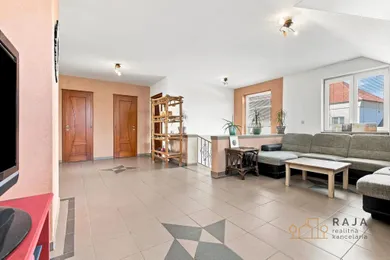 Na predaj 6-izbový dom, 690 m², Šamorín, Kasárenská