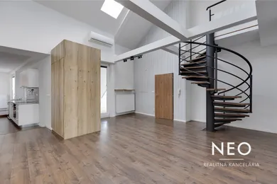 Na predaj 4-izbový byt, 250 m², Trnava, Ulica Hlavná