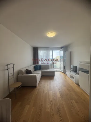 Mieszkania na wynajem, 3-pokojowe, Košice-Juh · €1100