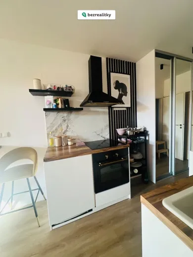 Na prenájom 1-izbový byt, 35 m², Bratislava-Devínska Nová Ves