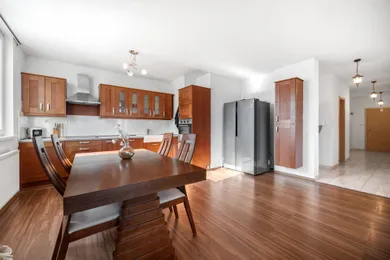 Na predaj 4-izbový byt, 122 m², Bratislava-Karlova Ves, Majerníkova