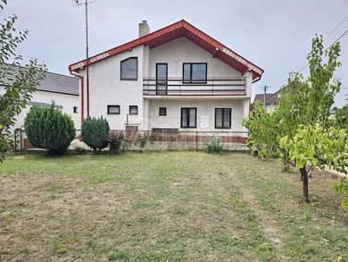 Na predaj dom, 185 m², Galanta, Športová