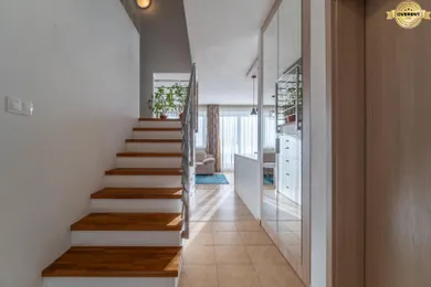 Na predaj 4-izbový byt, 90 m², Stupava, Cementárenská