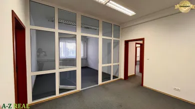 Na prenájom komerčné, 100 m², Bratislava-Ružinov, Haburská