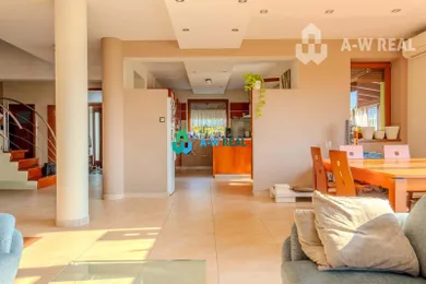 Na predaj 7-izbový dom, 162 m², Dolný Bar