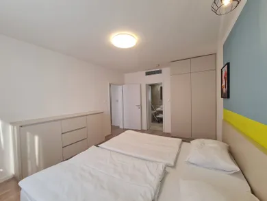 Na prenájom 2-izbový byt, 75 m², Bratislava-Ružinov, Bajkalská