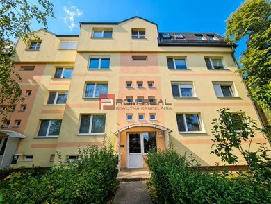 Na predaj 3-izbový byt, 65 m², Senec, Kalinčiaková