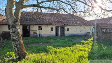Na predaj pozemok, Búč