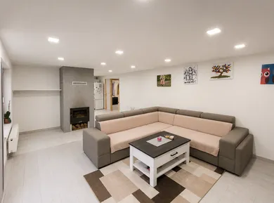 Na predaj 5-izbový dom, 240 m², Príbovce