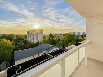 Na predaj 3-izbový byt, 74 m², Trnava, Čajkovského