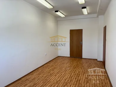 Na prenájom komerčné, 20 m², Malacky, Duklianskych hrdinov