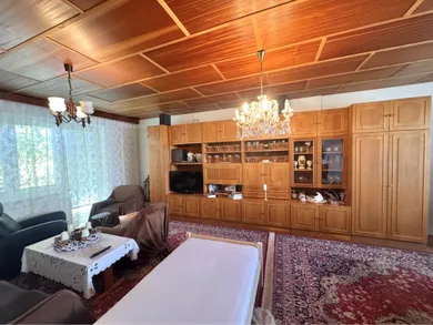 Na predaj 5-izbový dom, 250 m², Nové Zámky