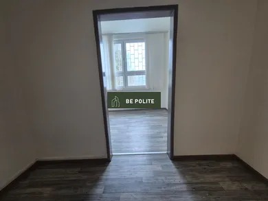 Na prenájom komerčné, 35 m², Levice