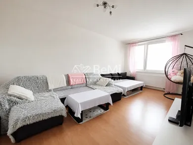 Na predaj 3-izbový byt, 65 m², Pukanec, Záhradná
