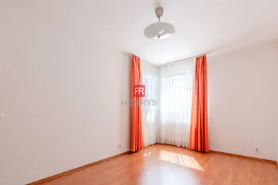 Na predaj 2-izbový byt, 66 m², Bratislava-Petržalka, Zadunajská cesta