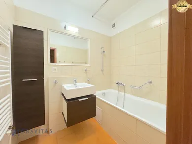 Na prenájom 2-izbový byt, 58 m², Bratislava-Nové Mesto, Račianska
