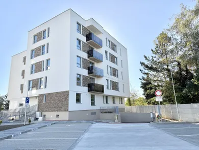 Na predaj 3-izbový byt, 56 m², Galanta, Športová