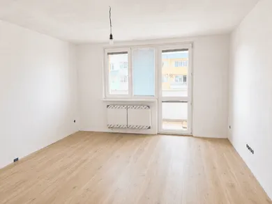 Квартири на продаж, 3-кімнатні, Bratislava-Karlova Ves · €240 000