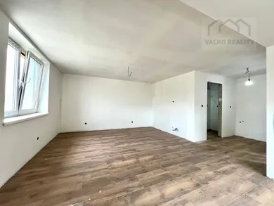 Na predaj dom, Ľubotín, Hlavná