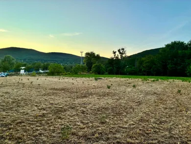 Na predaj pozemok, 350 m², Chľaba
