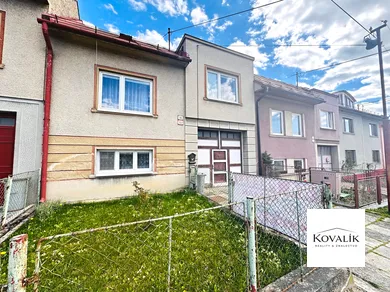 Будинки на продаж, 6-кімнатні, Banská Bystrica · €215 000