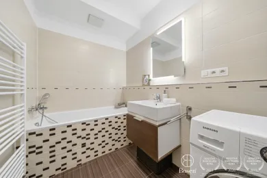 Na prenájom 2-izbový byt, 68 m², Bratislava-Ružinov, Hrachová