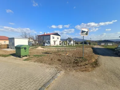 Na predaj pozemok, Chrabrany
