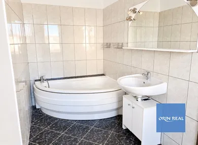 Na predaj 3-izbový byt, 73 m², Pezinok, L. Novomeského