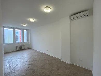 Na prenájom komerčné, 19 m², Bratislava-Rača, Mudrochova