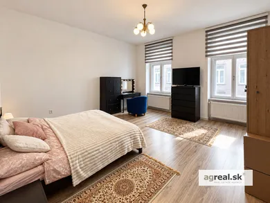 Na prenájom 4-izbový byt, 151 m², Bratislava-Staré Mesto, Mateja Bela