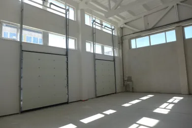 Lokale komercyjne na wynajem, Bratislava-Nové Mesto · €2330