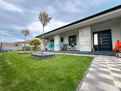 Na predaj 5-izbový dom, 235 m², Veľké Blahovo