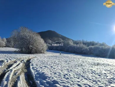 Na predaj pozemok, Belá