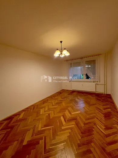 Na prenájom 3-izbový byt, 83 m², Nové Zámky, -