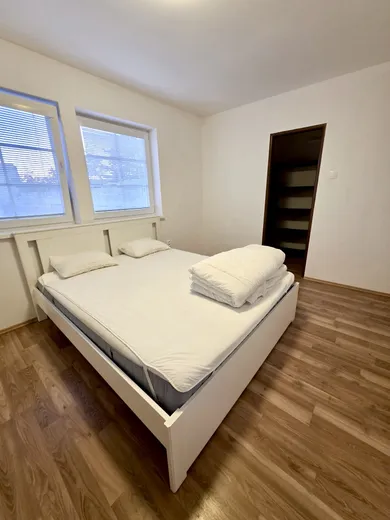 Na prenájom 2-izbový byt, 50 m², Pezinok, Kollárova
