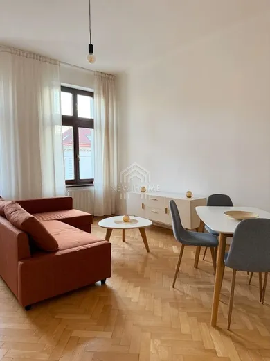 Na prenájom 2-izbový byt, 43 m², Bratislava-Staré Mesto, Štefanovičova