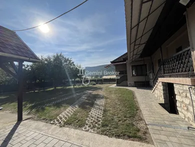 Na predaj 3-izbový dom, 200 m², -