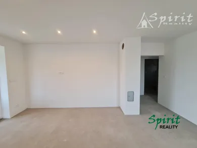 Na predaj 4-izbový dom, 454 m², Veľké Úľany