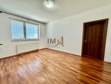 Na prenájom 2-izbový byt, 55 m², Šurany, MDŽ
