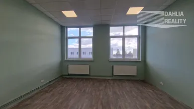 Na prenájom komerčné, 32 m², Pezinok, Za dráhou