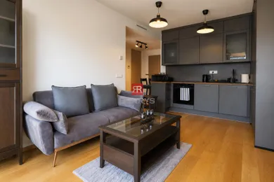 Na prenájom 2-izbový byt, 55 m², Bratislava-Staré Mesto, Floriánska