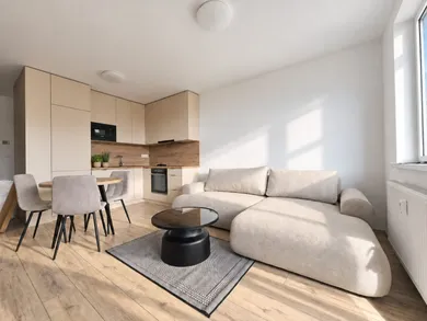 Na prenájom 2-izbový byt, 53 m², Trnava, Veterná